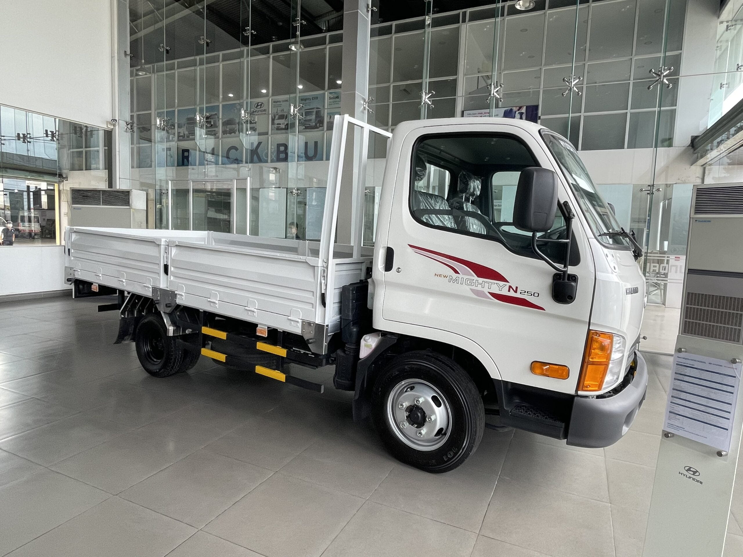 HYUNDAI N250 THÙNG LỬNG