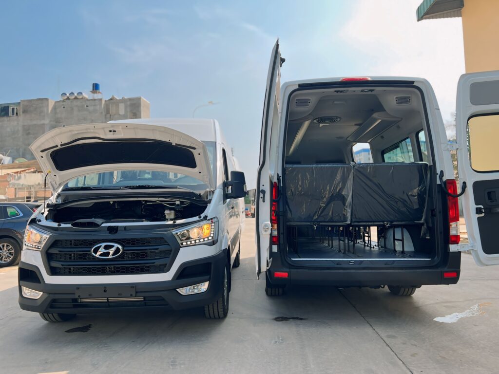 So Sánh Hyundai Solati Và Ford Transit