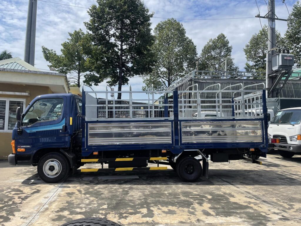 Hyundai N250SL Euro5 Thùng Bạt 