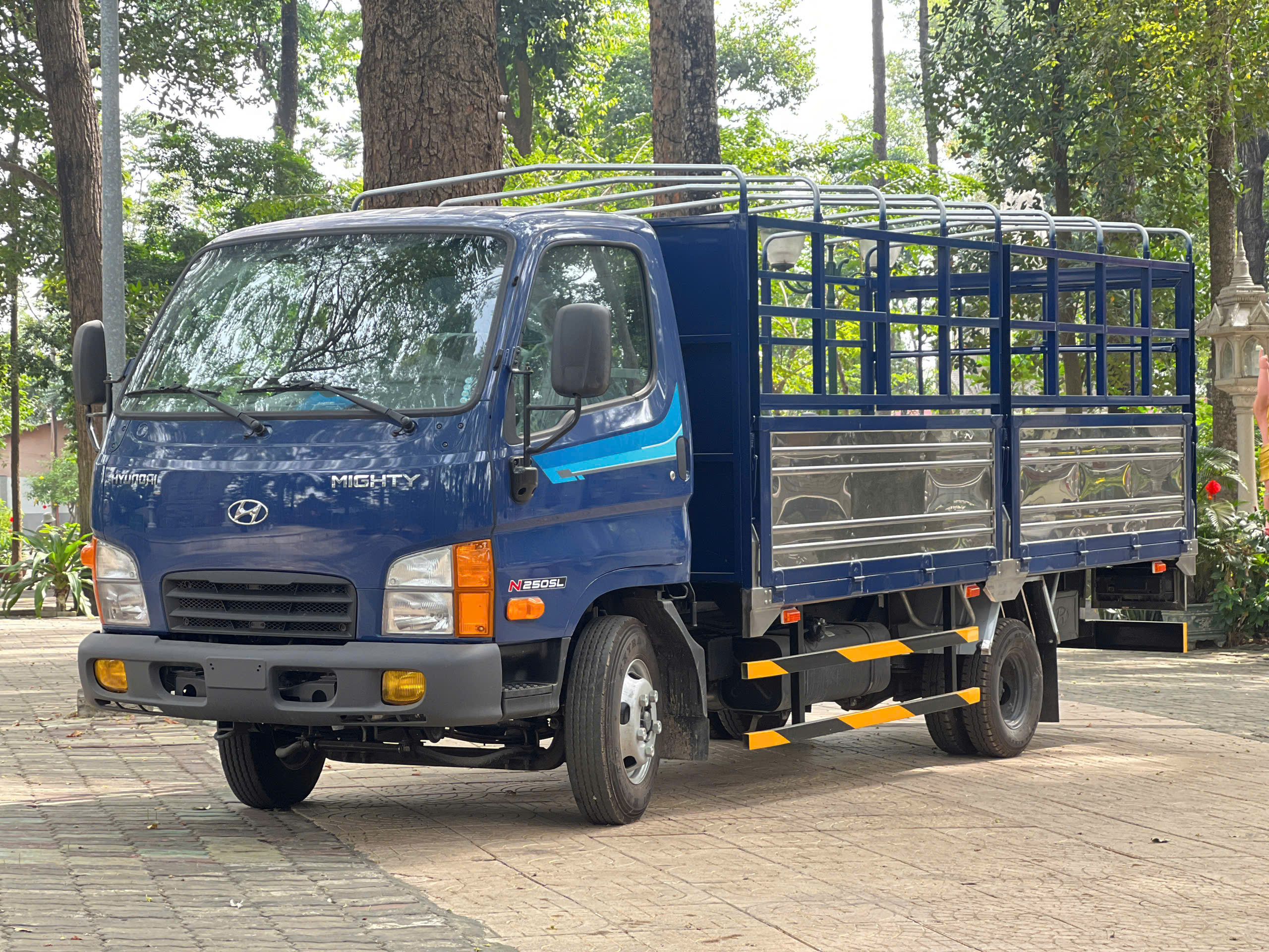 Hyundai N250SL Euro5 Thùng Bạt