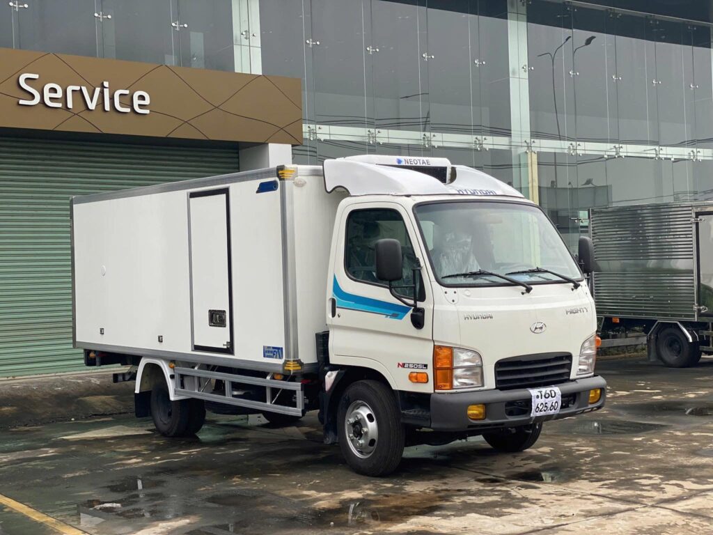 Hyundai N250SL Euro 5 đông lạnh 